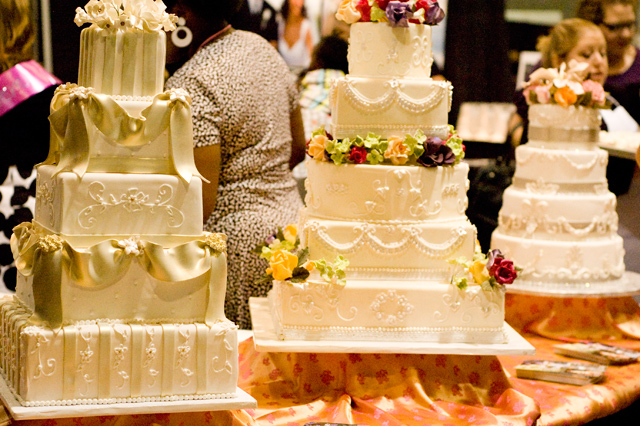 Signature-Cakes-By-Vicki-Nashville-Wedding-cake-sugar-flowers