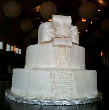 Nashville-custom-wedding-cake-bling